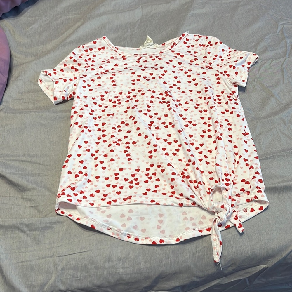 White w/ red and pink hearts 7/8 small